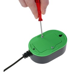 Elektryzator z podłączonym klipsem kontaktowym i płytą mocującą SnailStop, Kerbl 